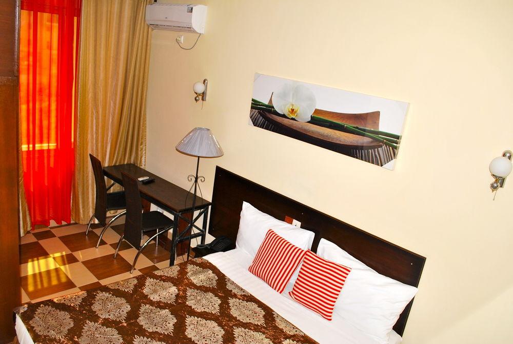Yaahot Hotel Yaoundé Exterior foto