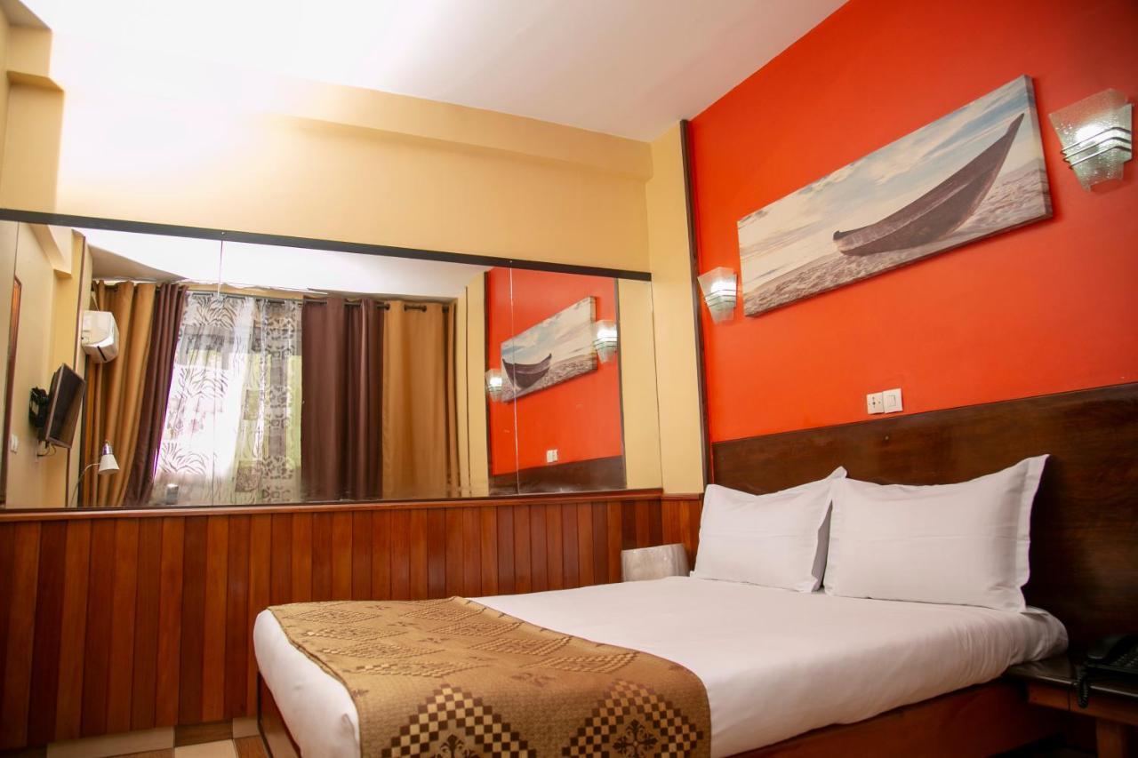 Yaahot Hotel Yaoundé Exterior foto