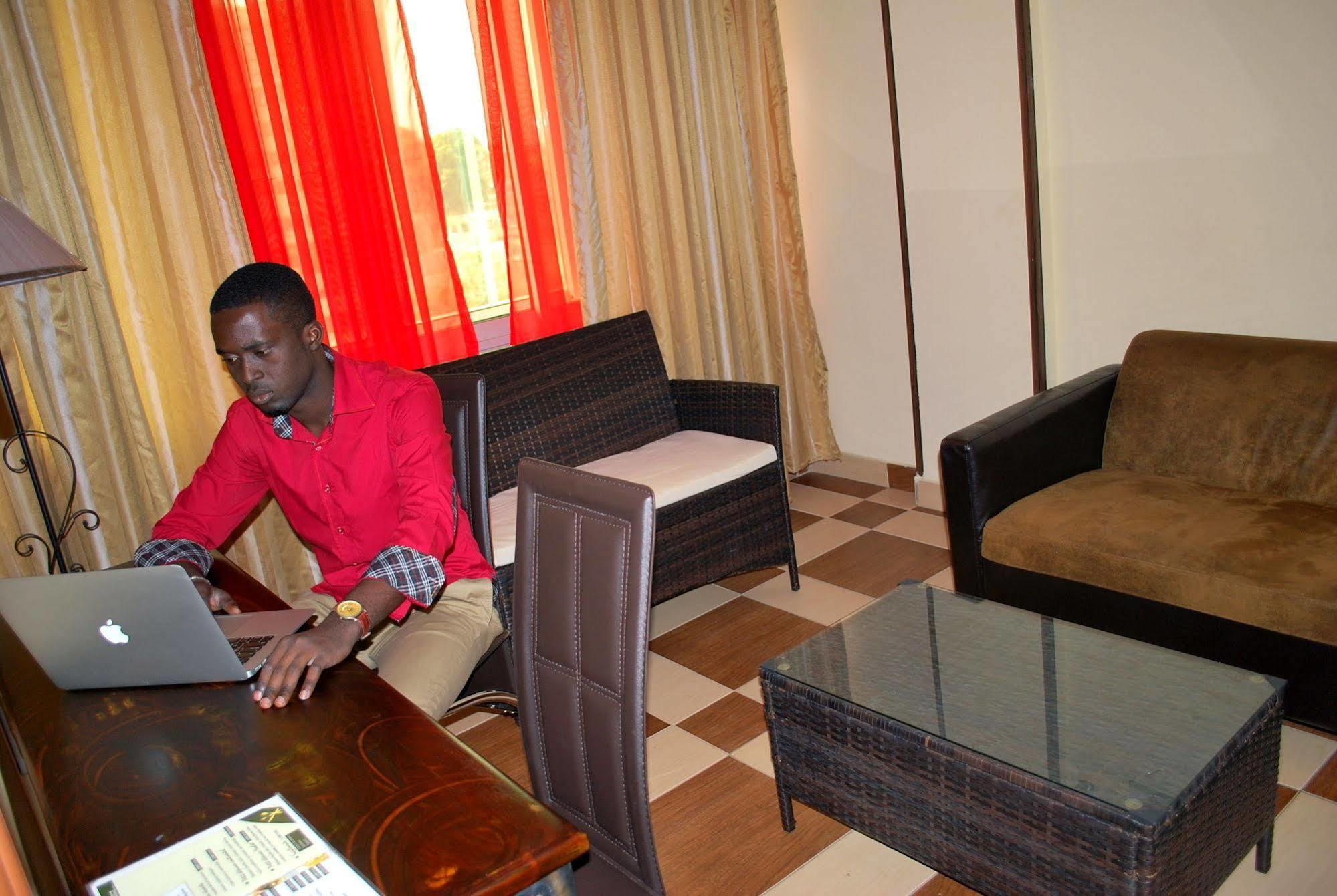 Yaahot Hotel Yaoundé Exterior foto