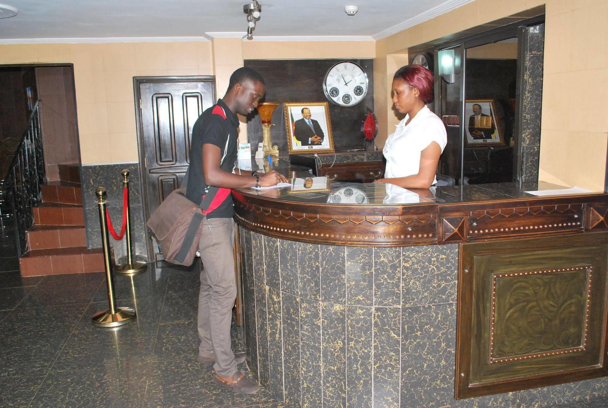 Yaahot Hotel Yaoundé Exterior foto